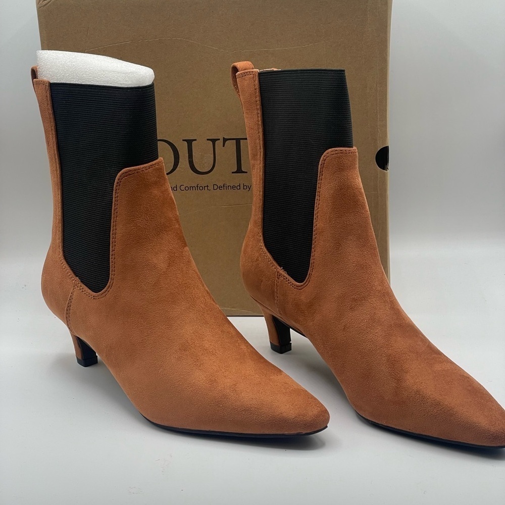 Coutgo women’s ankle boot, low kitten heel, brown suede size 8W